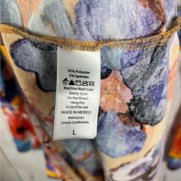 LuLaRoe Watercolor Multicolored Floral Top Longsleeve - Picture 4 of 4